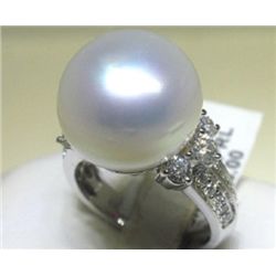 18K GOLD PEARL AND DIAMOND RING