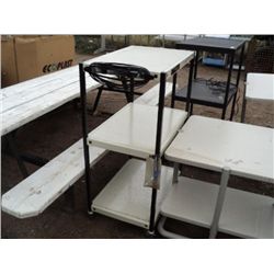LOT: MOBILE MEDIA CART