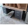 Image 1 : LOT WITH METAL DESK