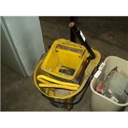 MOP BUCKET & RINGER