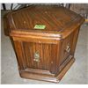 Image 1 : End table
