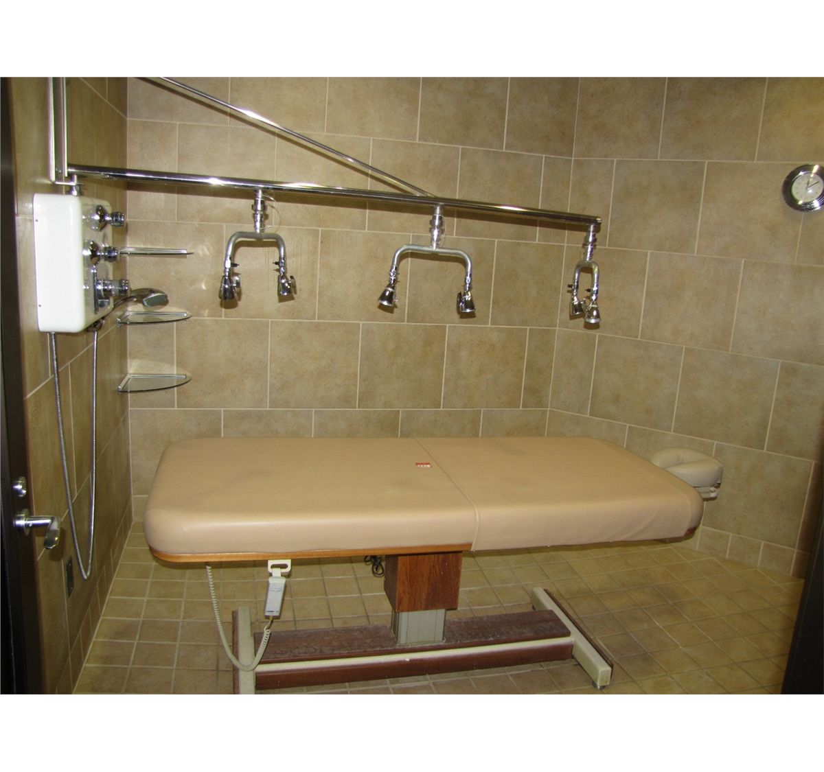 OAKWORKS HYDRAULIC MASSAGE TABLE HB5100 WITH SPA RISE TREATMENT SYSTEM
