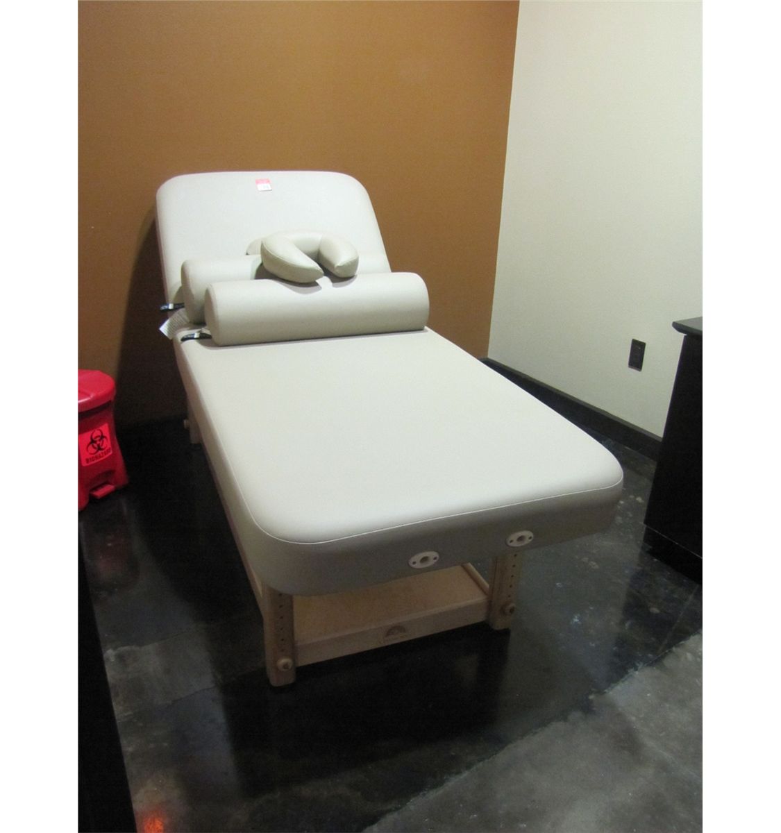 OAKWORKS MASSAGE TABLE WITH HEADREST & PILLOW