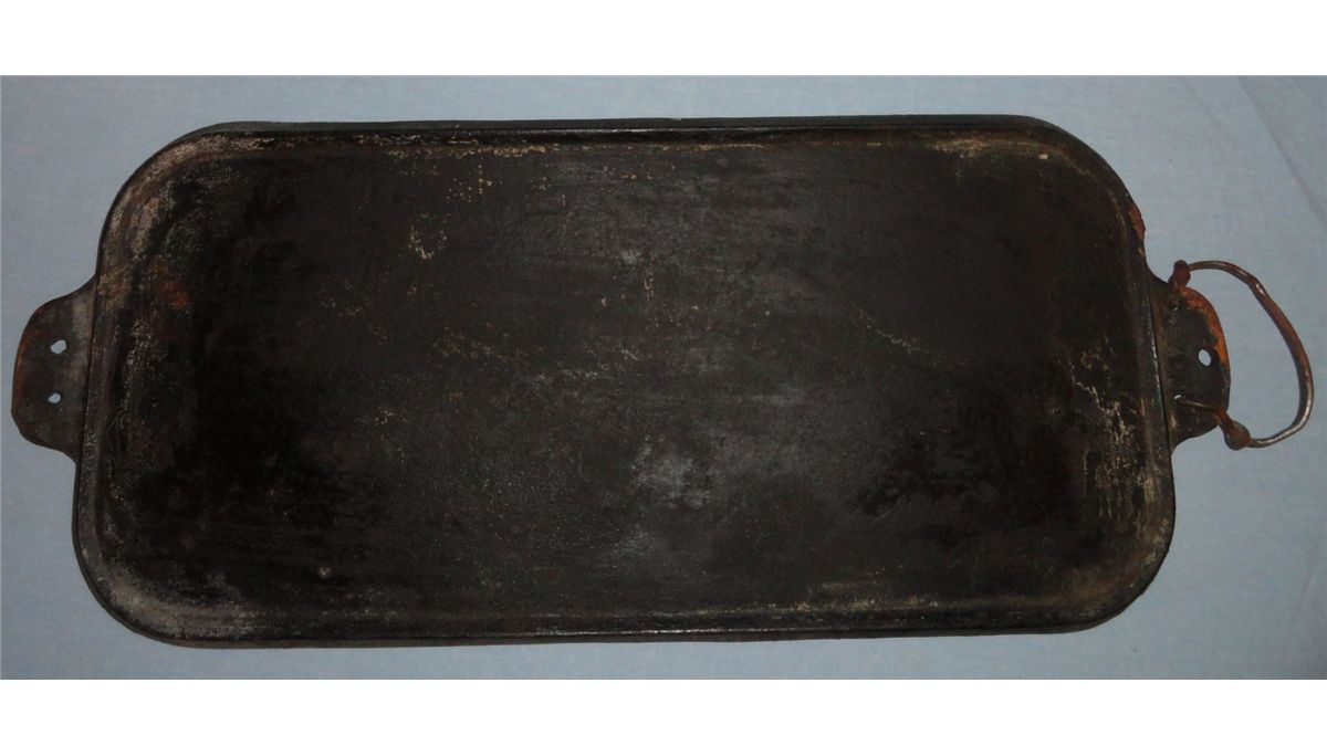 Griswold 9’’x20.5’’ Flat pancake skillet
