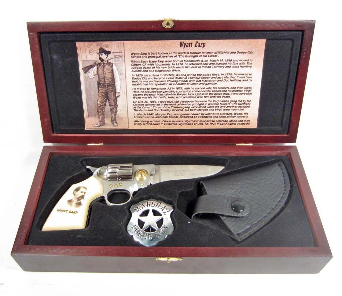WYATT EARP GUN KNIFE W/ DODGE CITY BADGE IN COLLECTORS BOX