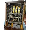 Image 9 : Mills 5 cent Antique slot machine