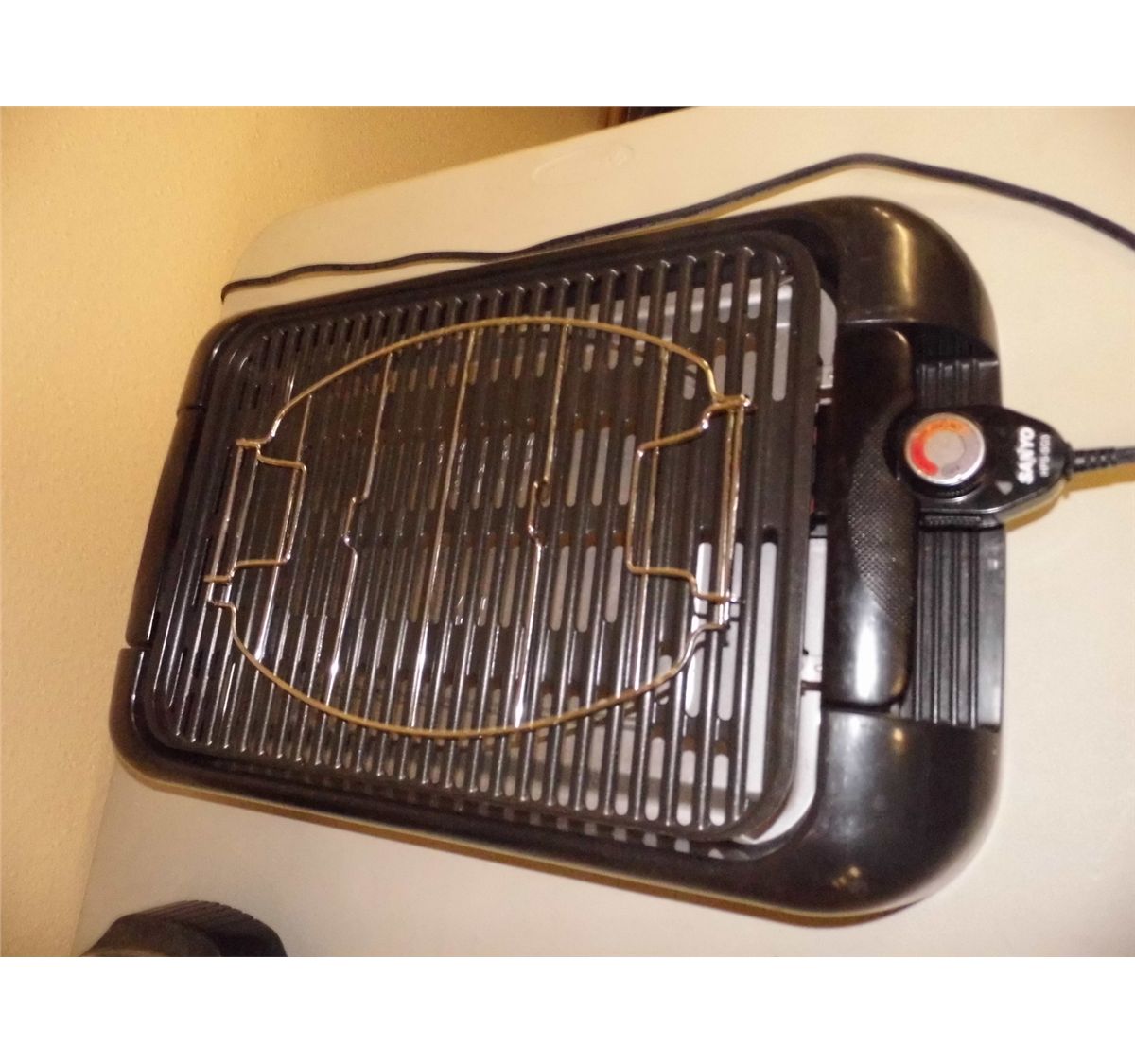 Sanyo Indoor Electric Bar B Que Grill NEW but not in box