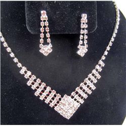 8930 - GORGEOUS RHINESTONE NECKLACE AND EARRING SET