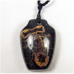 6935 - COLORED RESIN PENDANT WITH REAL SCORPION - BLACK WITH YELLOW GLITTER
