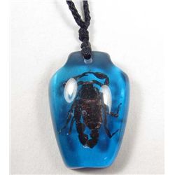 6941 - BLUE COLORED RESIN PENDANT WITH REAL SCORPION