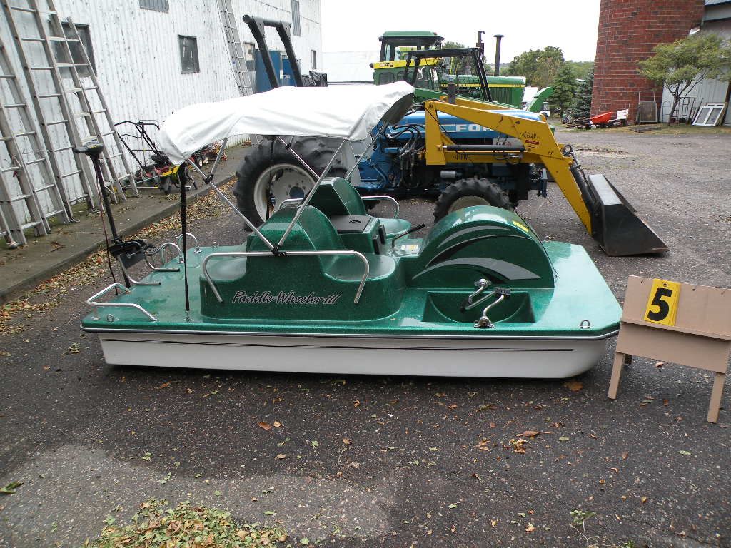 2006 Paddlewheeler III 4 seat paddle boat w/ Minkota trollig motor SN GAG30567F506