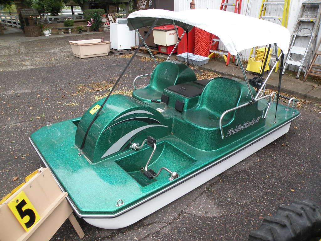 2006 Paddlewheeler III 4 seat paddle boat w/ Minkota trollig motor SN