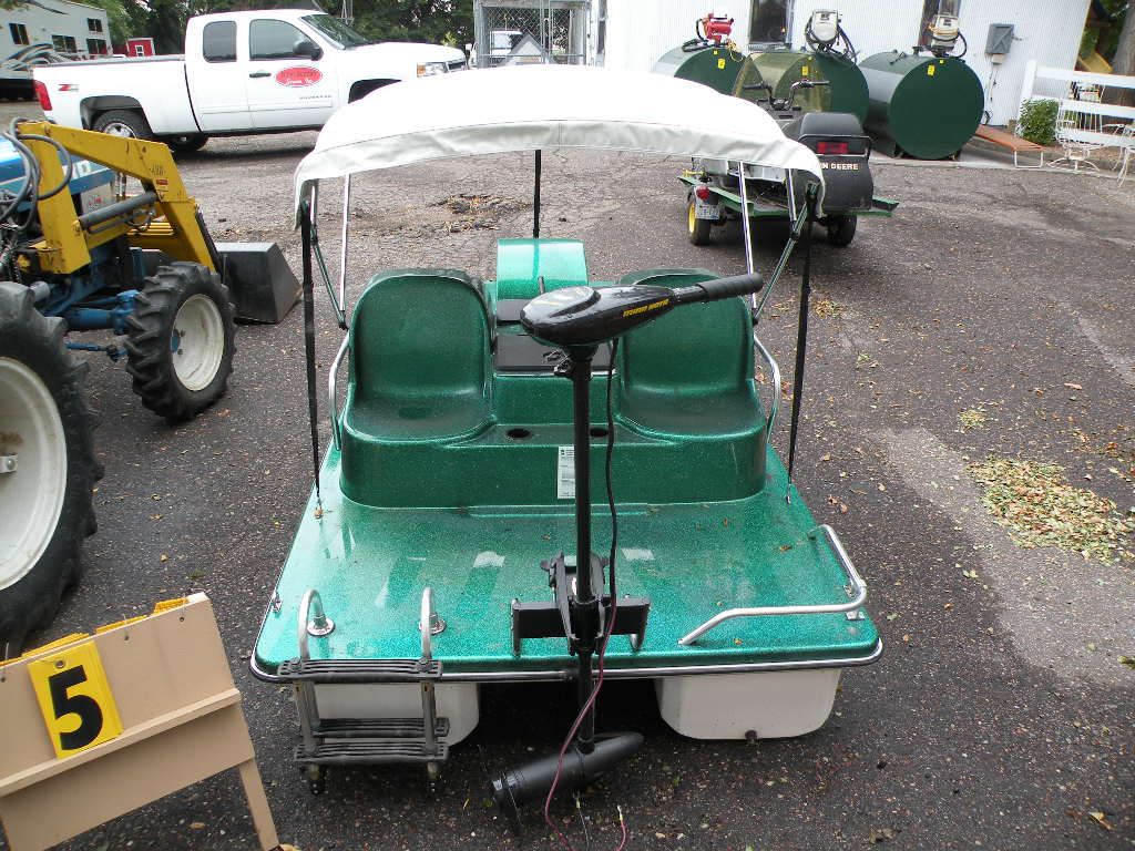 2006 Paddlewheeler III 4 seat paddle boat w/ Minkota trollig motor SN GAG30567F506