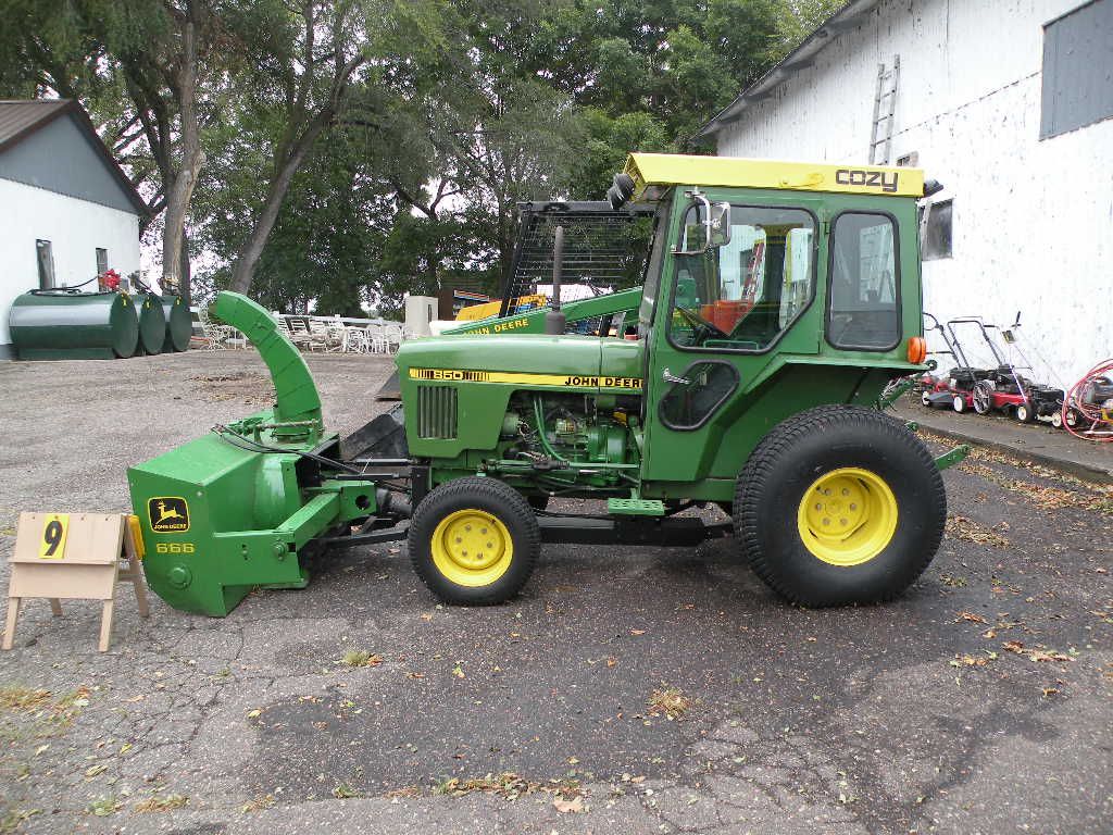 John Deere model 850 compact tractor, Cozy Cab, Turf tires, 3pt, John