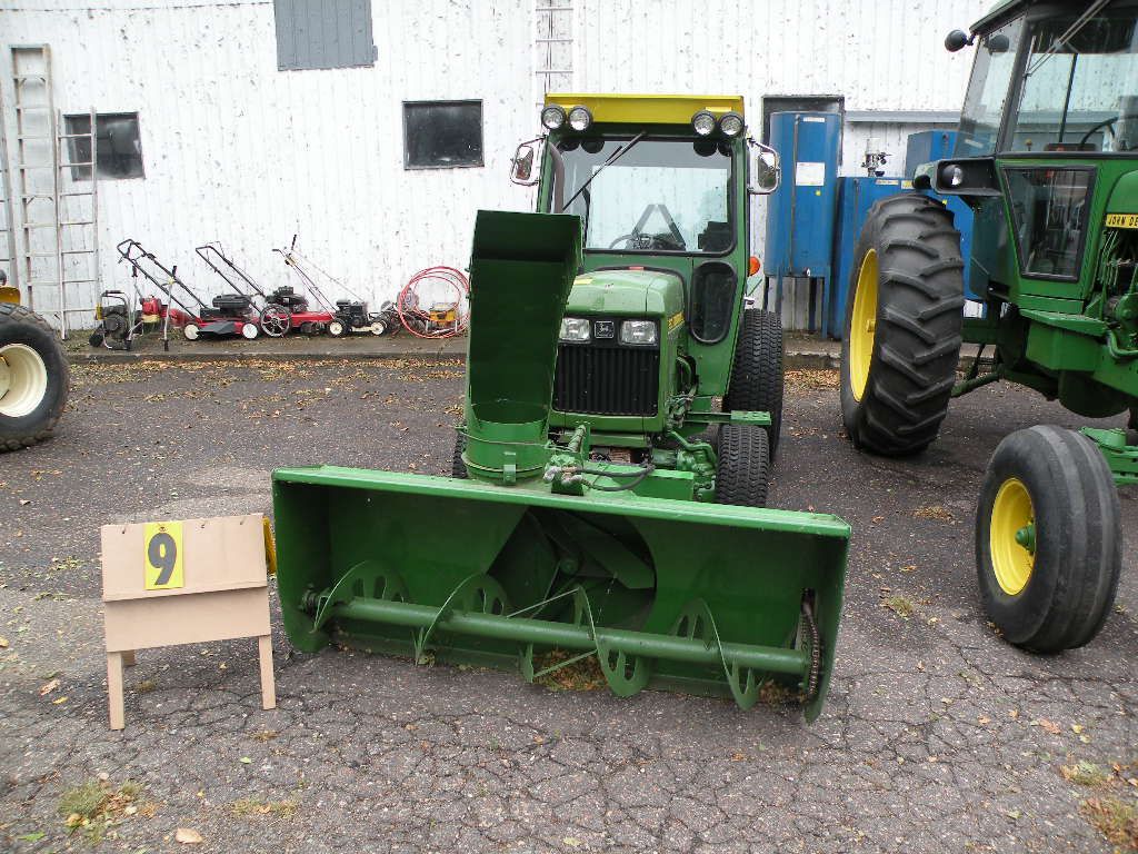 John Deere model 850 compact tractor, Cozy Cab, Turf tires, 3pt, John
