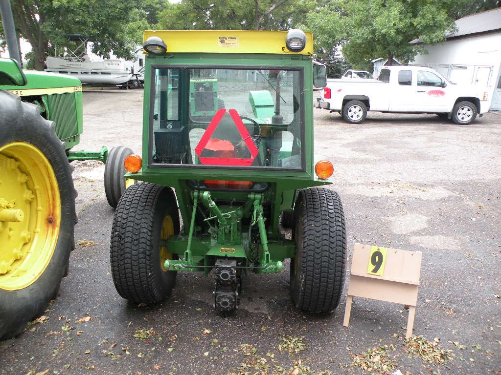 John Deere model 850 compact tractor, Cozy Cab, Turf tires, 3pt, John