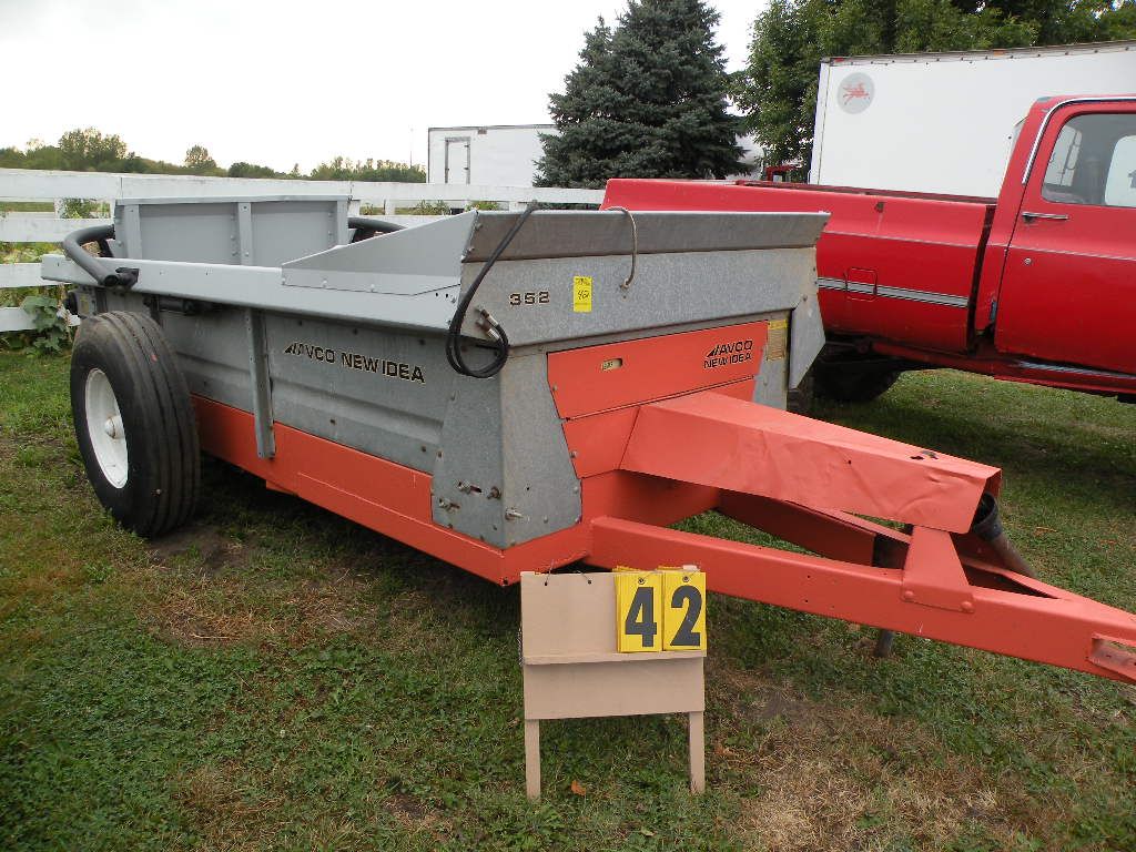 New Idea 352 Manure spreader SN 230331