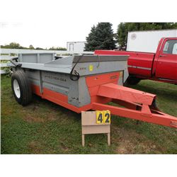 New Idea 352 Manure spreader SN# 230331