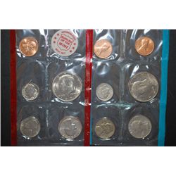 1971 US Mint Coin Set; P&D Mints; UNC; EST. $5-10