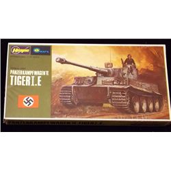 Hasegawa - 1/72 Scale Panzerkampfwagen VI Tiger I Unbuilt Model Kit in Original Packaging. Comes as 