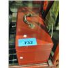 Image 1 : Red toolbox and tools