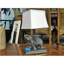 Elephant figurine table lamp