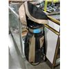 Image 1 : Set of right handed golf clubs with bag