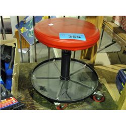 Rolling mechanics stool