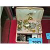 Image 1 : Jewelery box and contents