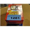 Image 1 : 2 boxes of unopened NHL sports collectors