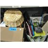 Image 1 : 2 boxes of misc items