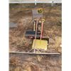 Image 1 : Shovels, squeegee
