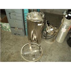 PRESSURIZED SYRUP DISPENSER CANNISTER