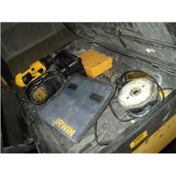 DEWALT 18V CORDLESS DRILL W/ CASE
