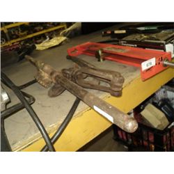 LOT: CHAIN BOOMER THREADER