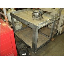 RUBBERMAID CASTERED CART