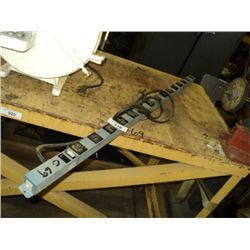 MULTI-PLUG PLUG STRIP