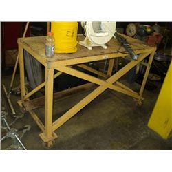2'X5' YELLOW METAL CASTERED SHOP TABLE