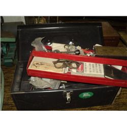 METAL TOOL BOX: MIXED TOOLS