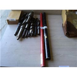 LOT: END MILLS, BORING BITS