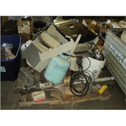 PALLET: MIXED PARTS, CAPS, BOTTLES