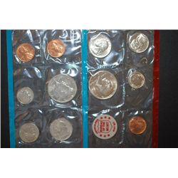 1971 US Mint Coin Set; P&D Mints; UNC; EST. $5-10