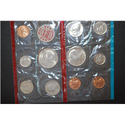 1971 US Mint Coin Set; P&D Mints; UNC; EST. $5-10