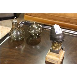 4 DECOR ITEMS INCLUDING A HEAD, 2 GLASS PEARS,