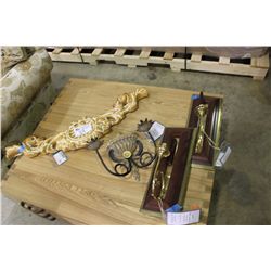 4 PIECES OF DECOR, 3 CANDLE HOLDERS, DOOR PLAQUE