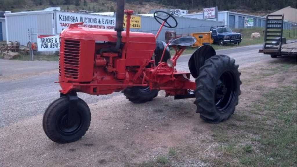 1947 Case VAC farm tractor PTO, good tires, new paint and decals, runs