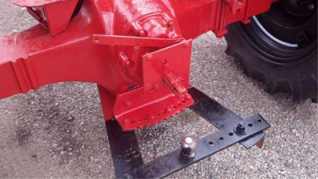 1947 Case VAC farm tractor PTO, good tires, new paint and decals, runs