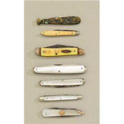 Lot of approx. 15 misc. folder and pocket  knives and older dagger; plus five pearl  handled Univers