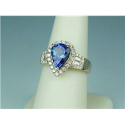 Classic elegance 14 karat yellow gold ladies  custom made ring. Set with a AAA quality,  very intens