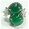 Image 1 : A LADIES PLATINUM AND CABOCHON EMERALD RING